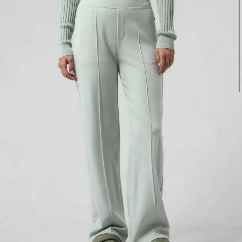 Athleta Eastbound Pull-on‎ Wide Leg Casual Sweat Pant in Coast Gray Women’s 12